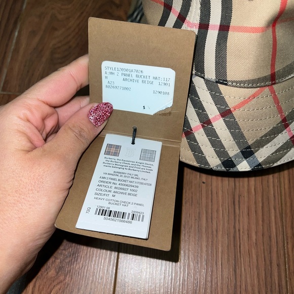 Burberry Checkered Bucket Hat - Picture 2 of 3